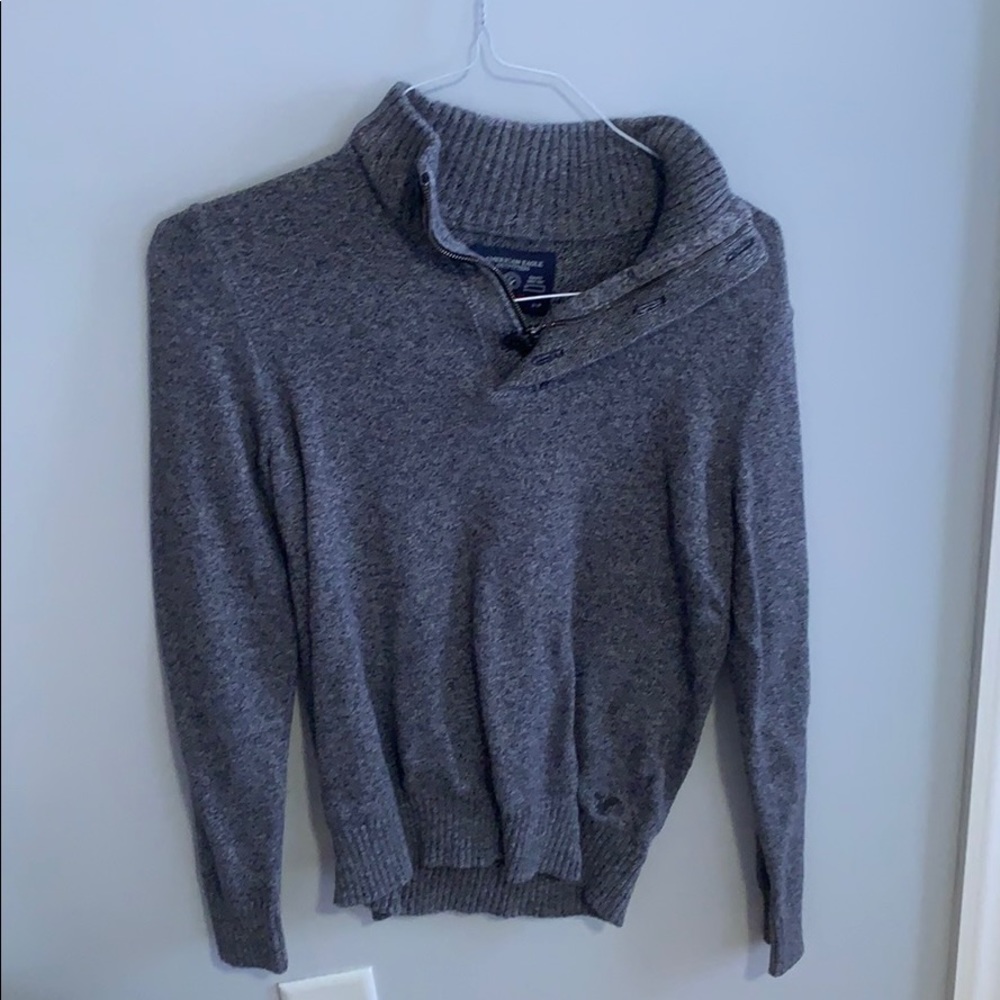 american eagle sweater. athletic fit